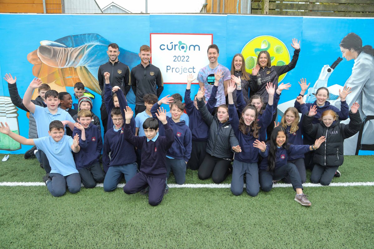 CÚRAM has partnered with local artists Birgit and Peter Lochmann, to create a large-scale mural with students from Claddagh National School. The mural was tailor-made to reflect the spirit of the school and community 🖌️ 🔬 🎨 Read more 👉 bit.ly/3K07RLP