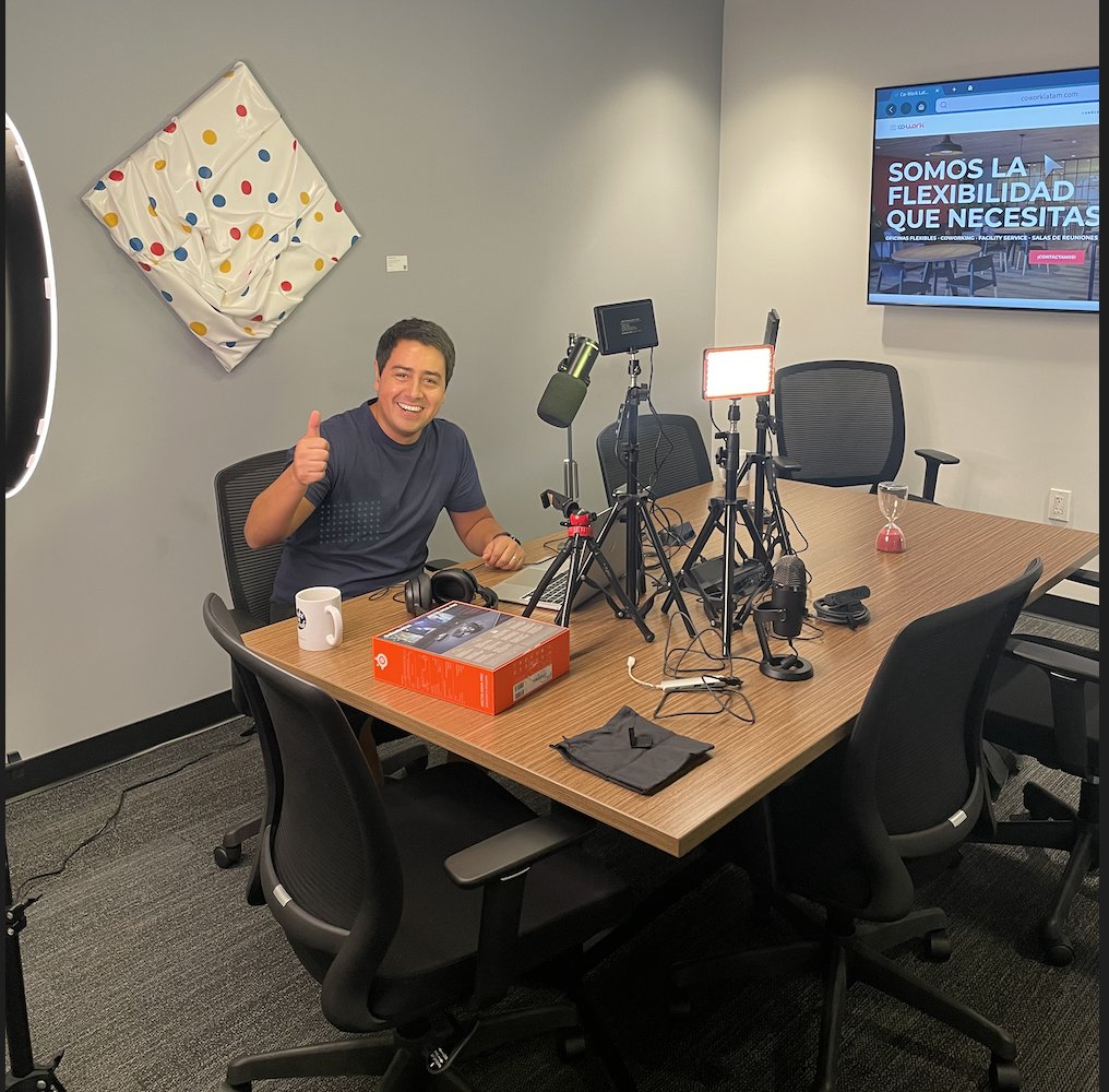 hjustini's tweet photo. Recording another episode of the podcast 'Entrepreneurship Around the World' watch it!!! https://t.co/15i9MPHUVK #emprendimiento #podcasting #aroundtheworld @CoWork_LatAm #Brickell #Entrepreneurship in #Miami https://t.co/TV3GJpAB8D