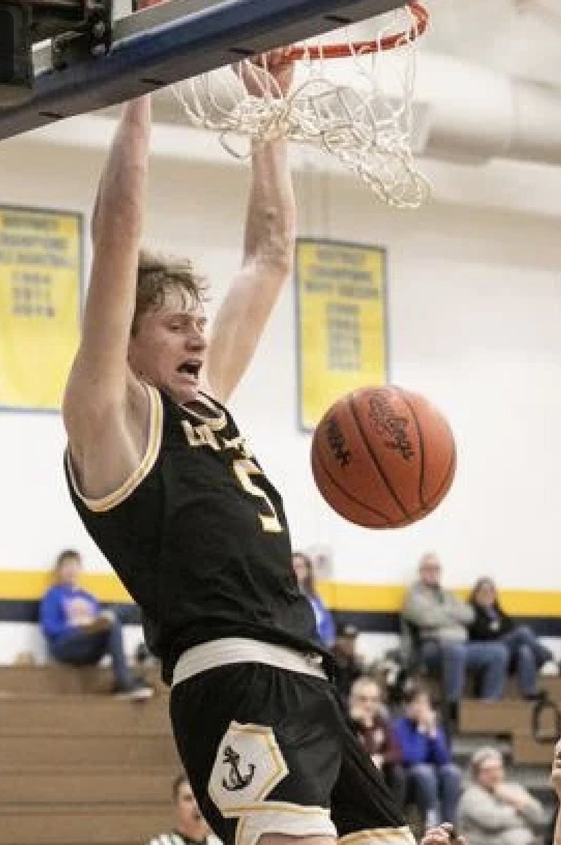 coachgrayp45's tweet photo. Neil Ihme having a breakout senior season! Does all the right, winning things at a long bouncy 6’6”. Can hit the open three, rebound, averages around 6 blocks a game, and will dunk on your head. 8 points, 17 boards, 7 blocks last night @NeilIhme @BankHoops https://t.co/9jnu78OVIv