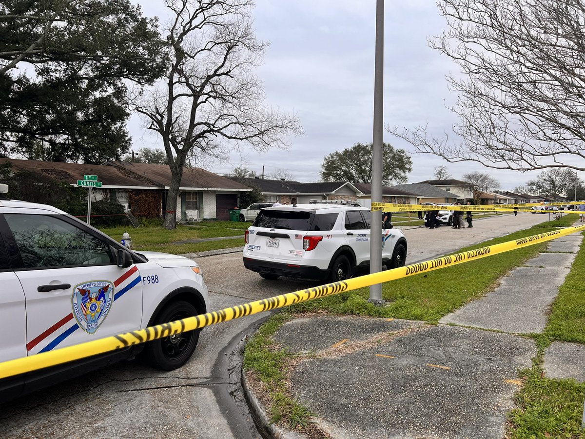 Multiple Shot in Jefferson Parish

Deputies say there are multiple people dead. An exact number of victims has not been confirmed at this time

#jeffersonparish #harvey #la #breaking #news #Breaking_News