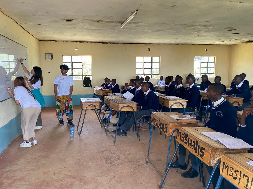 Hand in Hand tweet media