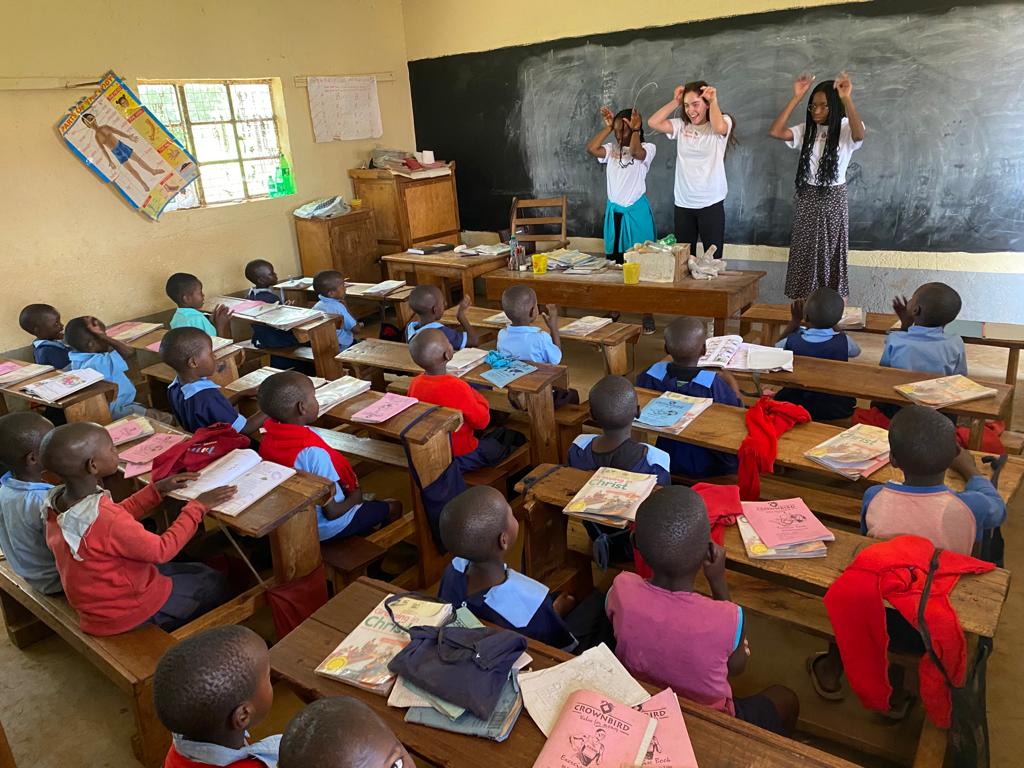 Hand in Hand tweet media