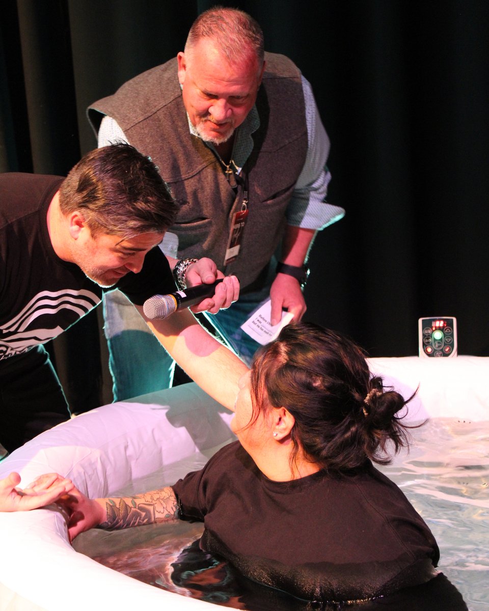EchoCityChurch's tweet photo. We’re still celebrating ALL that Jesus did Sunday and the 10 people who #tooktheplunge and went public with their faith through baptism! https://t.co/1u2FBStQYJ