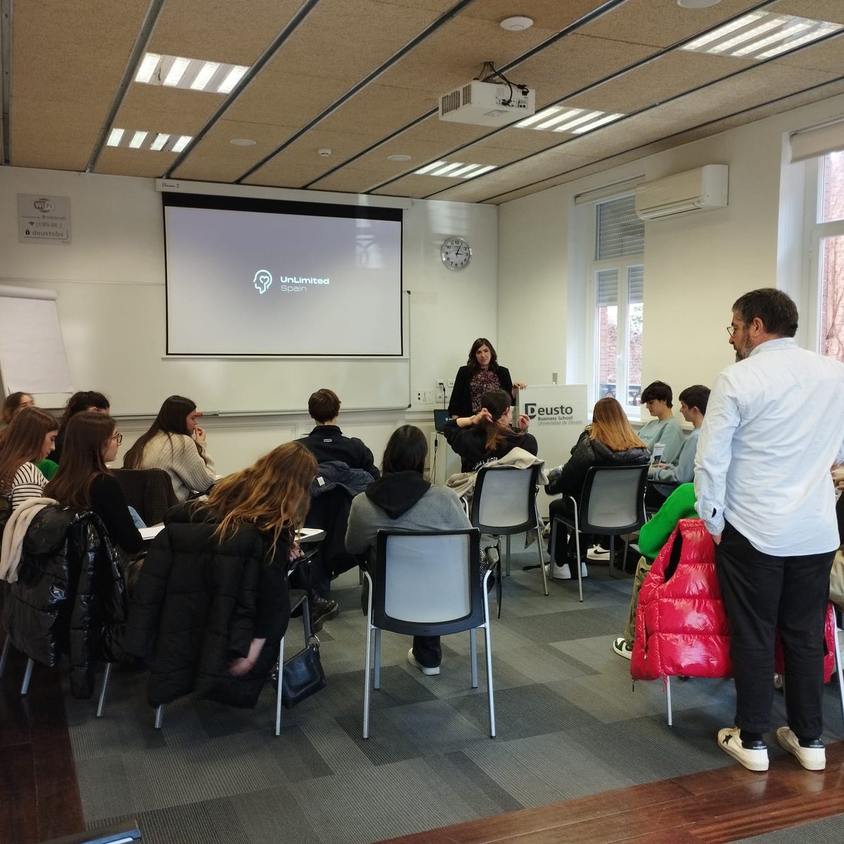 deustoDBS's tweet photo. 🚀 Estudiantes de la asignatura "Nuevas tendencias, sectores emergentes e identificación de oportunidades" del Programa en Innovación y Emprendimiento viajan a Madrid para compartir con agentes clave del ecosistema innovador y emprendedor las tendencias futuras. 
 
#iNNoVaNDeRs https://t.co/IJZR15INSO