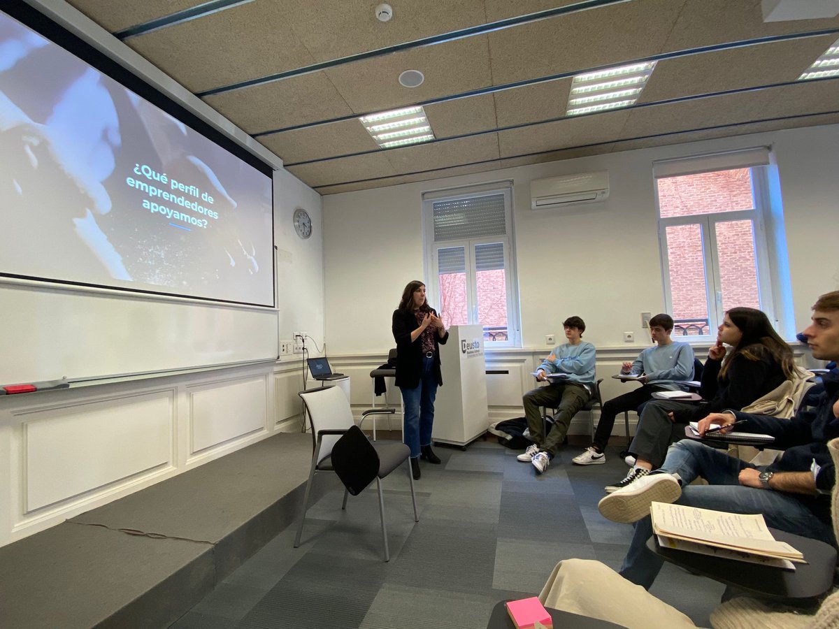 deustoDBS's tweet photo. 🚀 Estudiantes de la asignatura "Nuevas tendencias, sectores emergentes e identificación de oportunidades" del Programa en Innovación y Emprendimiento viajan a Madrid para compartir con agentes clave del ecosistema innovador y emprendedor las tendencias futuras. 
 
#iNNoVaNDeRs https://t.co/IJZR15INSO