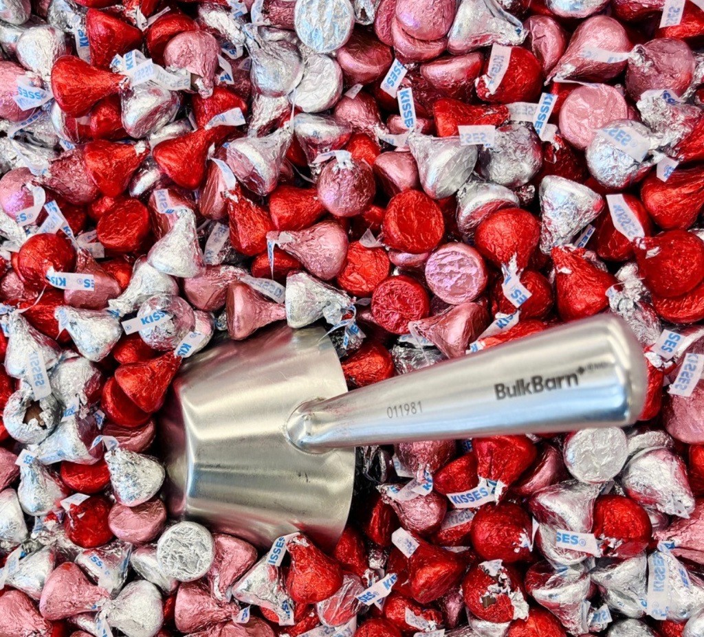 What is your favourite Valentine's Day candy or chocolate!? 🍫🍭