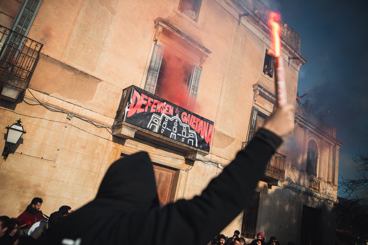 ❤️‍🔥 GRÀCIES ❤️‍🔥

Avui hem aturat el desnonament, hem demostrat que el nou món neix. I neix amb l'odi declarat a tots els defensors de l'establert. Ens odien, ho sabem, ens odien perquè volem destruir tot el que tenen.