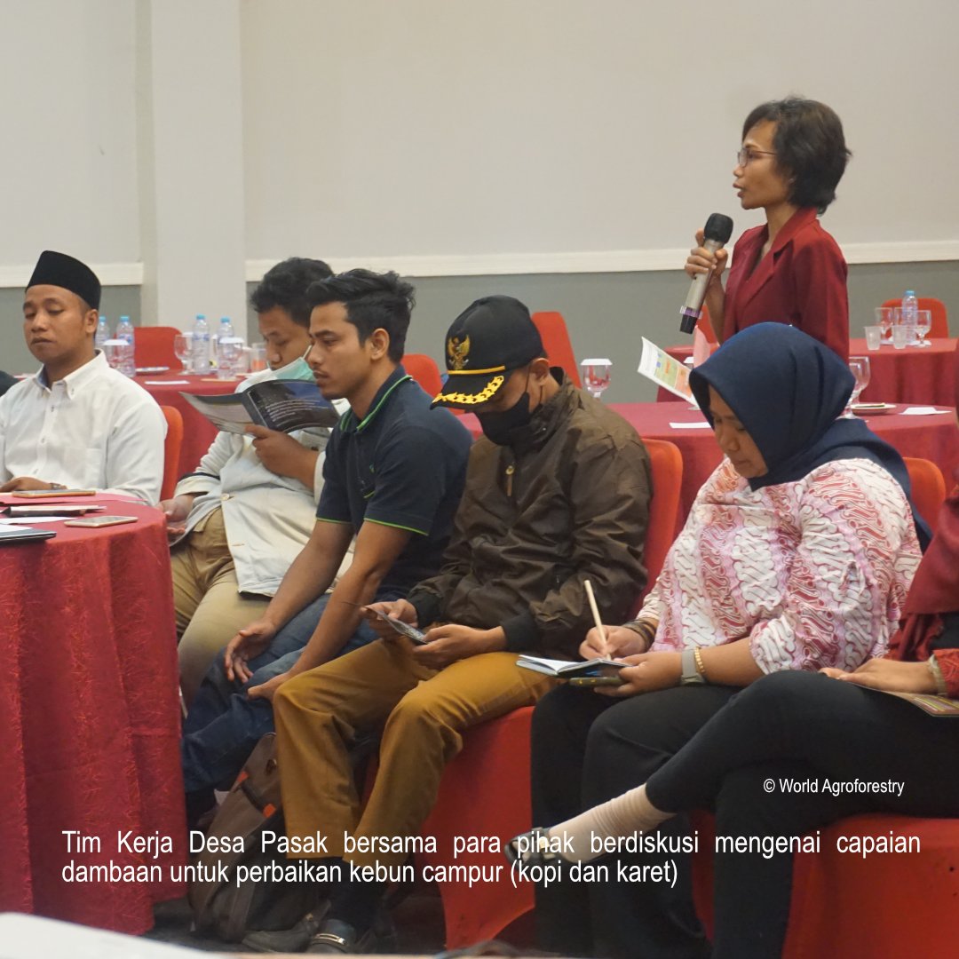 kapital_natural's tweet image. Minggu lalu di Kabupaten Kubu Raya, ICRAF &amp;amp; YNKI menyelenggarakan lokakarya multipihak “Pengembangan Peta Jalan untuk Implementasi Model Bisnis dengan Menggunakan Kerangka Outcome Mapping” yang dihadiri oleh dinas pemerintah terkait, perwakilan desa, LSM, pihak swasta, &amp;amp; lainnya.