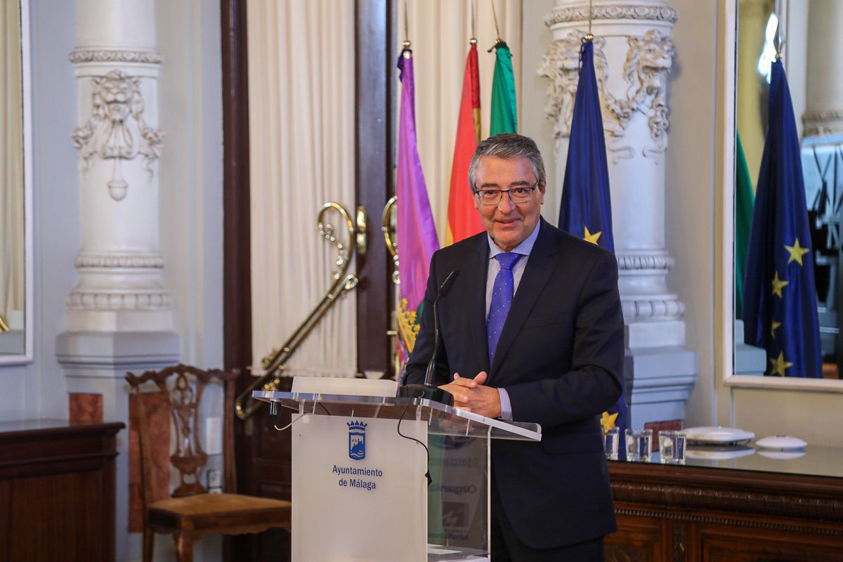 malaga's tweet photo. En el acto de apertura, celebrado en el Salón de los Espejos del Ayuntamiento, han participado el alcalde, @pacodelatorrep; el presidente de @diputacionMLG, @Francissalado; la delegada de @IgualdadAND, @ruthparticipa; y el directora académica de @fguma, Mar Soto https://t.co/lXTw3NbNyX