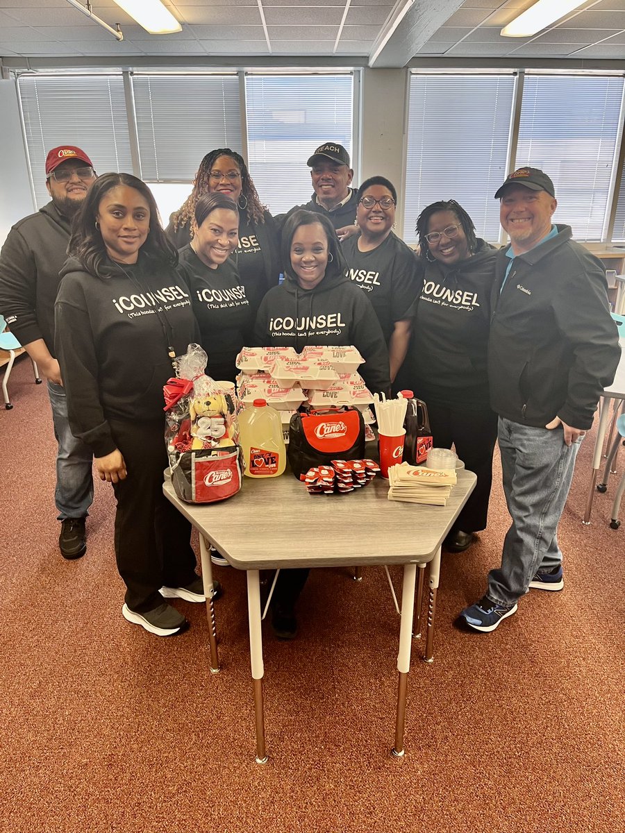 Huge Thank You to Justin @raisingcanes on 610 and Ella location for providing a wonderful lunch for Counselor Appreciation Week! @TeamHISD @HoustonISD #nationalcounselorappreciationweek #schoolcounselors #OneLove #raisingcanes