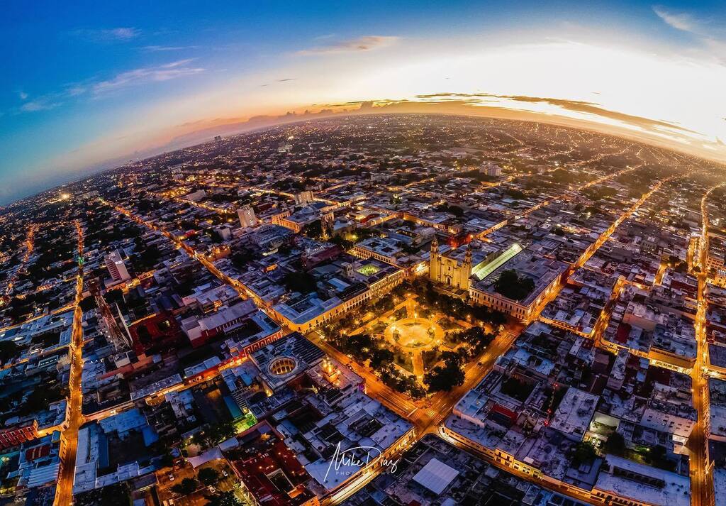 Nuestra Blanca Merida se torna dorada durante la noche. Aquí los últimos minutos antes de que el sol salga.
.
.
#dronephotography #droneshots #djiglobal #djicreator #djimexico #soydjimexico #visityucatan #yucatanturismo #yucatanescolor #365díasenYucatán … instagr.am/p/CocomHTLWvL/