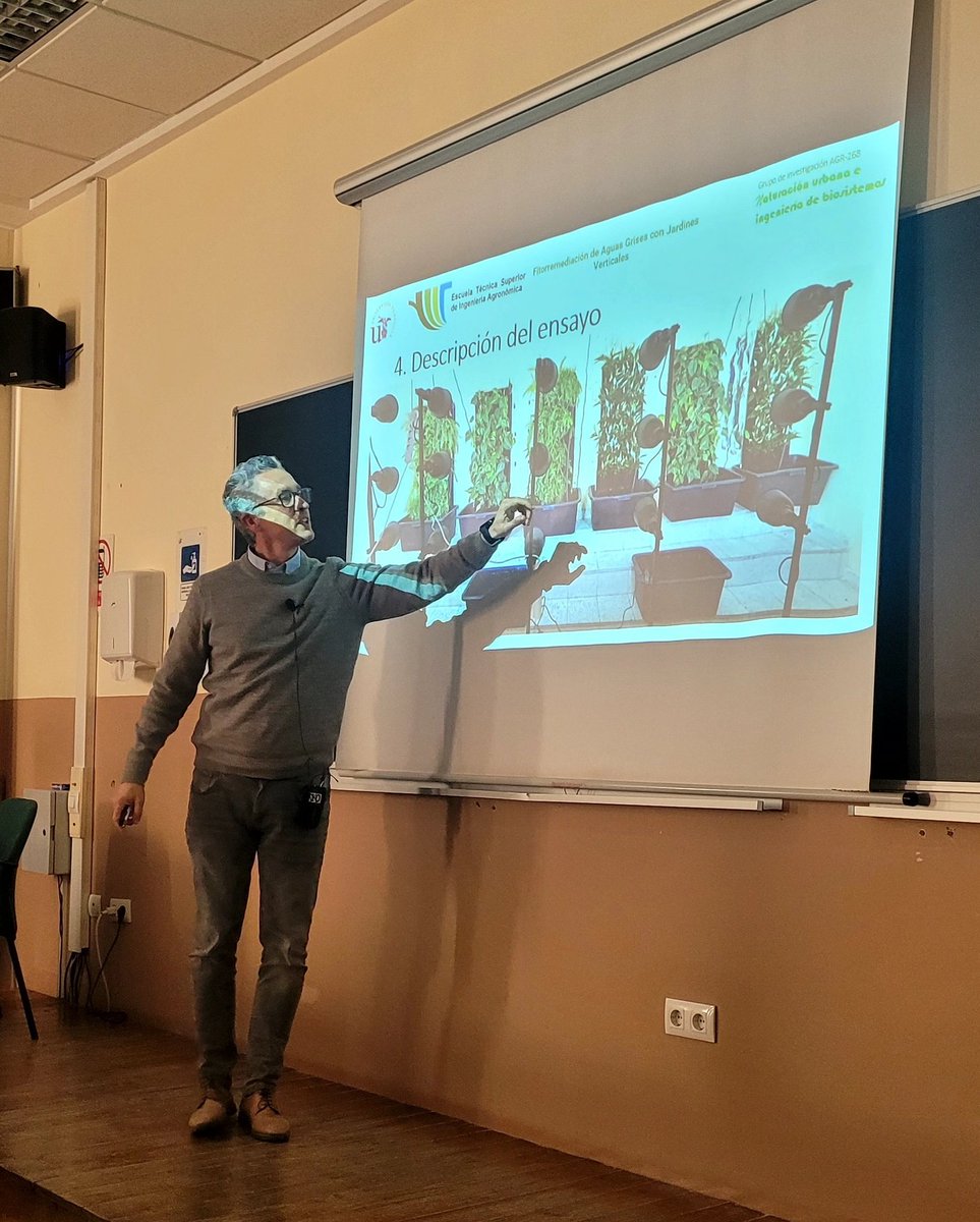 terapia_urbana's tweet photo. Ensayos de #jardinesverticales con riego con #aguasgrises empleando de base nuestro sistema #Fytotextile. La investigación como base del desarrollo y mejora de nuestros sistemas y proyectos es fundamental para nosotros.

@NaturibUS @InvestigaUS https://t.co/oDiJaPtX1a