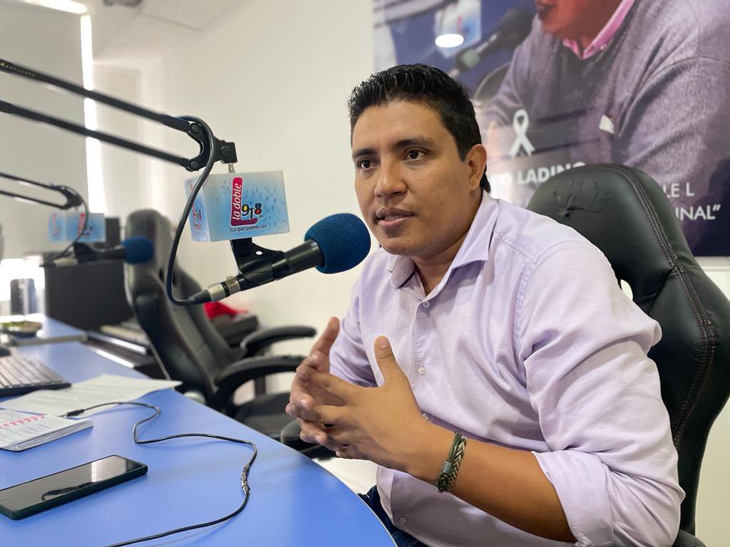 gustavobastof's tweet photo. Un saludo muy fraterno a esos periodistas de las regiones que se la guerrean para poder mantener sus medios de comunicación, sus espacios radiales, digitales y que son persistentes en lo que les apasiona. 
Tienen una gran responsabilidad de poder transmitir y comunicar. https://t.co/499zPQuuKu