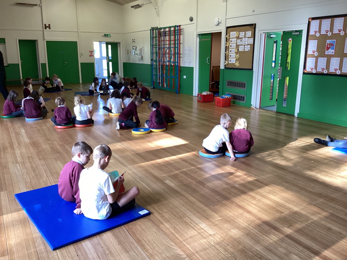 BroFamau's tweet photo. Buddy reading 😀📚 The  Junior  and  Early  Years  children  enjoyed  reading  together  today  😀 #fivewaystowellbeing #connect https://t.co/hI89Q04Je2