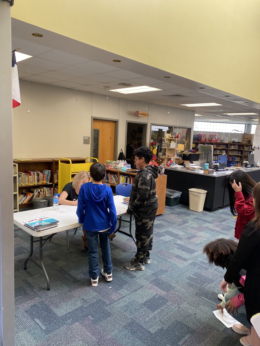 NWES_Library's tweet image. It’s autograph time with @bridgetheos !! The kids are completely jazzed about getting her autograph!!! #pfisdreads #authorvisitsrock