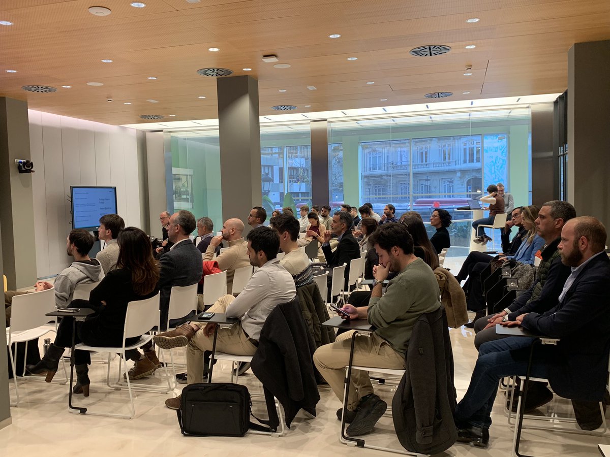 TereDomenech's tweet image. Esta mañana @RFabeiro CEO @EntriiE ha sido el ganador #scaleupvlc @ceeivalencia y esta tarde ha vuelto a bordar el pitch en #siconnect ¡go, go, go!! Ambientazo en la sala @gfortezag @VITEmprende @valenciactiva_ @Startup_VLC @BStartup @Startupxplore @AngelBuigues @Calabria_Lucia