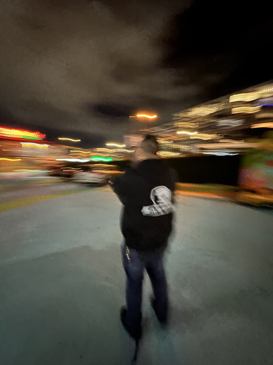 Walkabouts with <a href="/merlindb/">Merlin Boissonneault</a> testing his new Leica M6 taking pictures of the studio neon 🖤