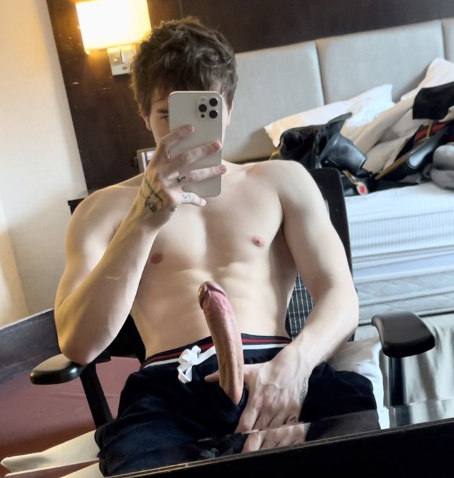 Wanna milk my BWC? 💦 https://t.co/OwJpkt6CWb