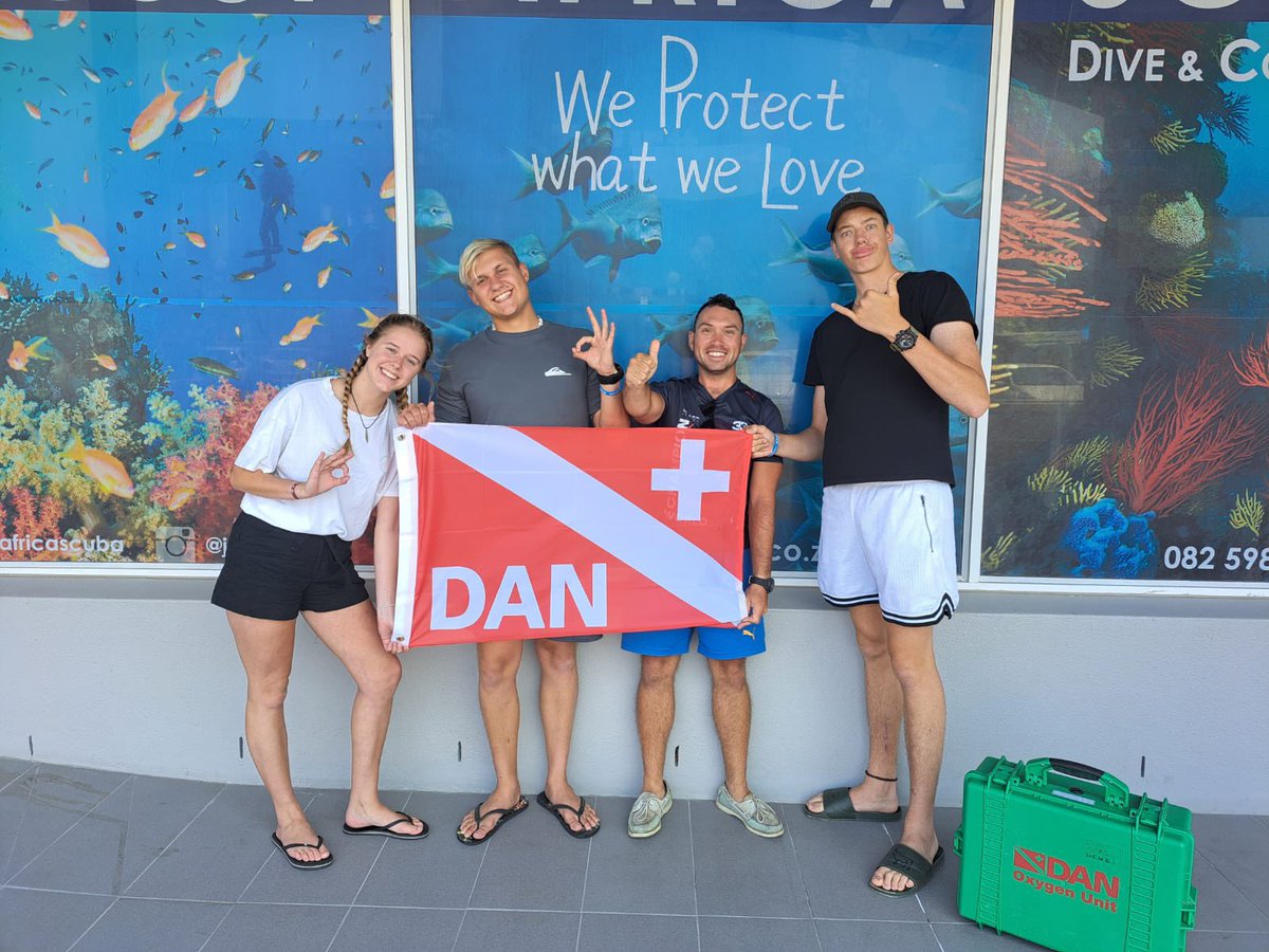JuStMdive's tweet photo. First Aid Courses!!
⛑️🩹
Because it’s better to have it and not need it than to need it and not have it.
🏥
This group having a blast learning new skills, gaining knowledge and getting to practice different scenarios…
#firstaid #efr #justscuba #emergencyfirstresponce https://t.co/TNfWcbowh8