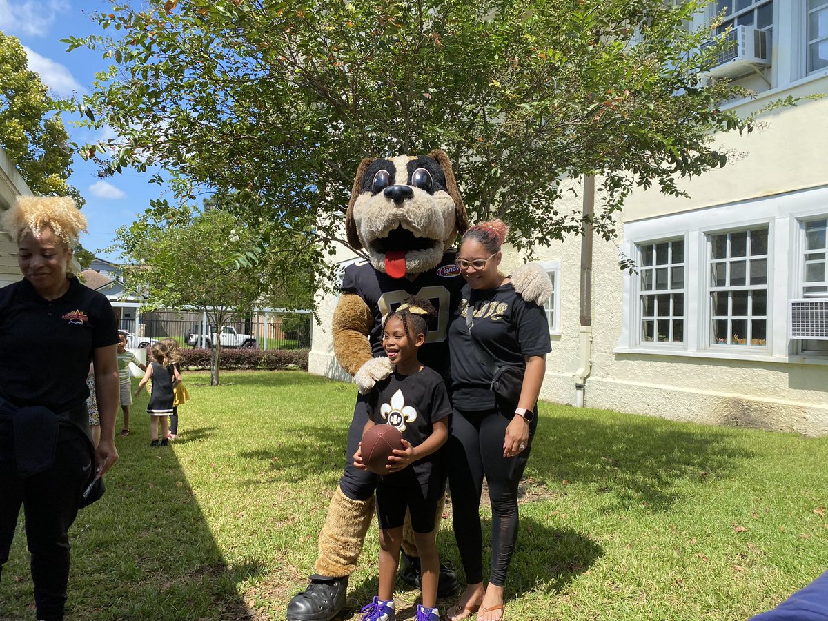 GentillyAudubon's tweet photo. There may not be Black and Gold on the field this #SuperBowlSunday, but we are thinking back to all the fun our Rarebirds got to experience during a Junior Training Camp with the New Orleans Saints! ππ€ππβοΈ
#ThrowbackThursday #nola #nolasaints #audubongentilly https://t.co/AV6toyCBOa