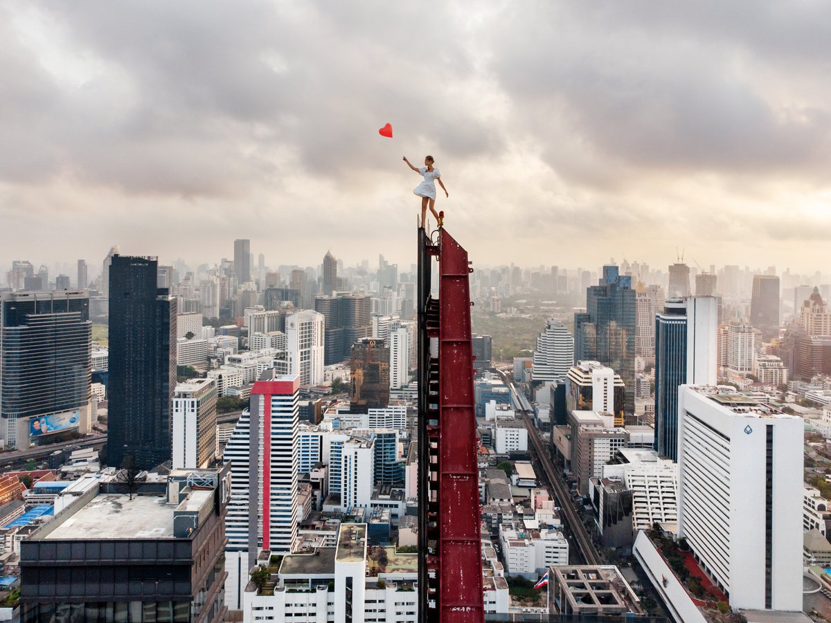 AngelaNikolau_'s tweet photo. Valentine's day is coming and I wanted to create something special for this day❤️

✨"Love", available on @foundation ✨

This one was super risky because of the strong wind and my balancing on one foot at incredible heights. 

https://t.co/gO6k4piebS

👇 https://t.co/GPYabemfXC