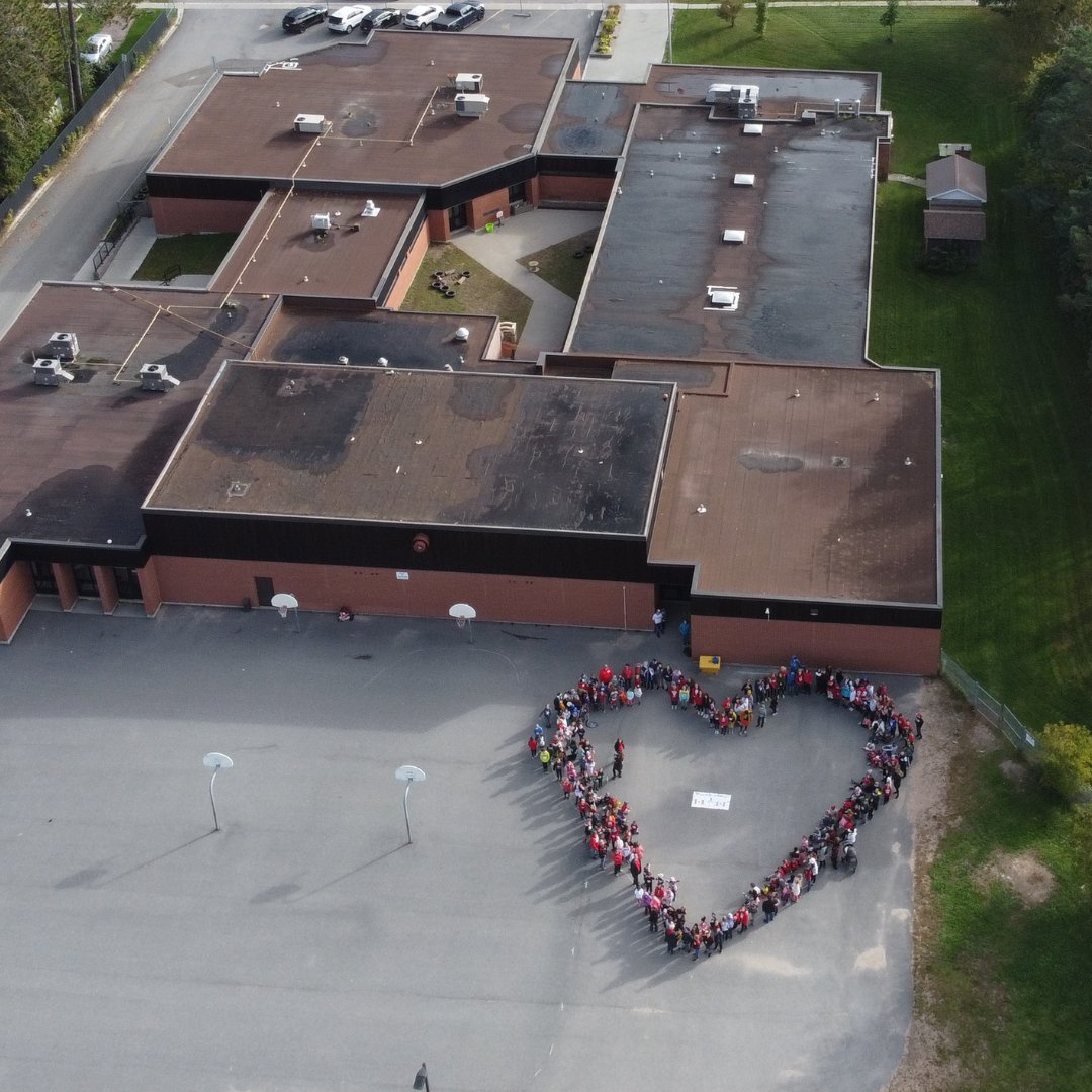 TerryFoxCanada's tweet photo. It's Teacher Appreciation Week!

Thank you to all the dedicated educators across Canada that help continue Terry's legacy through #TerryFoxSchoolRun events, inspiring students to #TryLikeTerry and make a difference for those affected by cancer today and tomorrow. ❤️ https://t.co/0dnCPpdstG