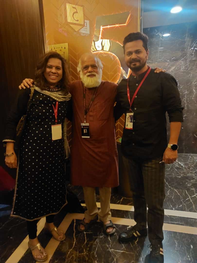 DaivataPatil's tweet photo. Met Samar Nakhate sir after a long time &amp; listening to him is always a treat. He developed the perspective of reading cinema &amp; converted us from being a passive spectator to an active reader of Cinema. It is bcoz of him both of us got into filmmaking. Thank you sir! https://t.co/QPWVsFm6ao