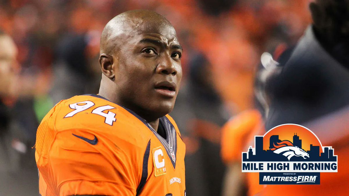 Could tonight be the night? 🤞

<a href="/DeMarcusWare/">D-Ware</a>'s fate for the <a href="/ProFootballHOF/">Pro Football Hall of Fame</a> Class of 2023 to be revealed tonight » 
bit.ly/3HPZgIQ