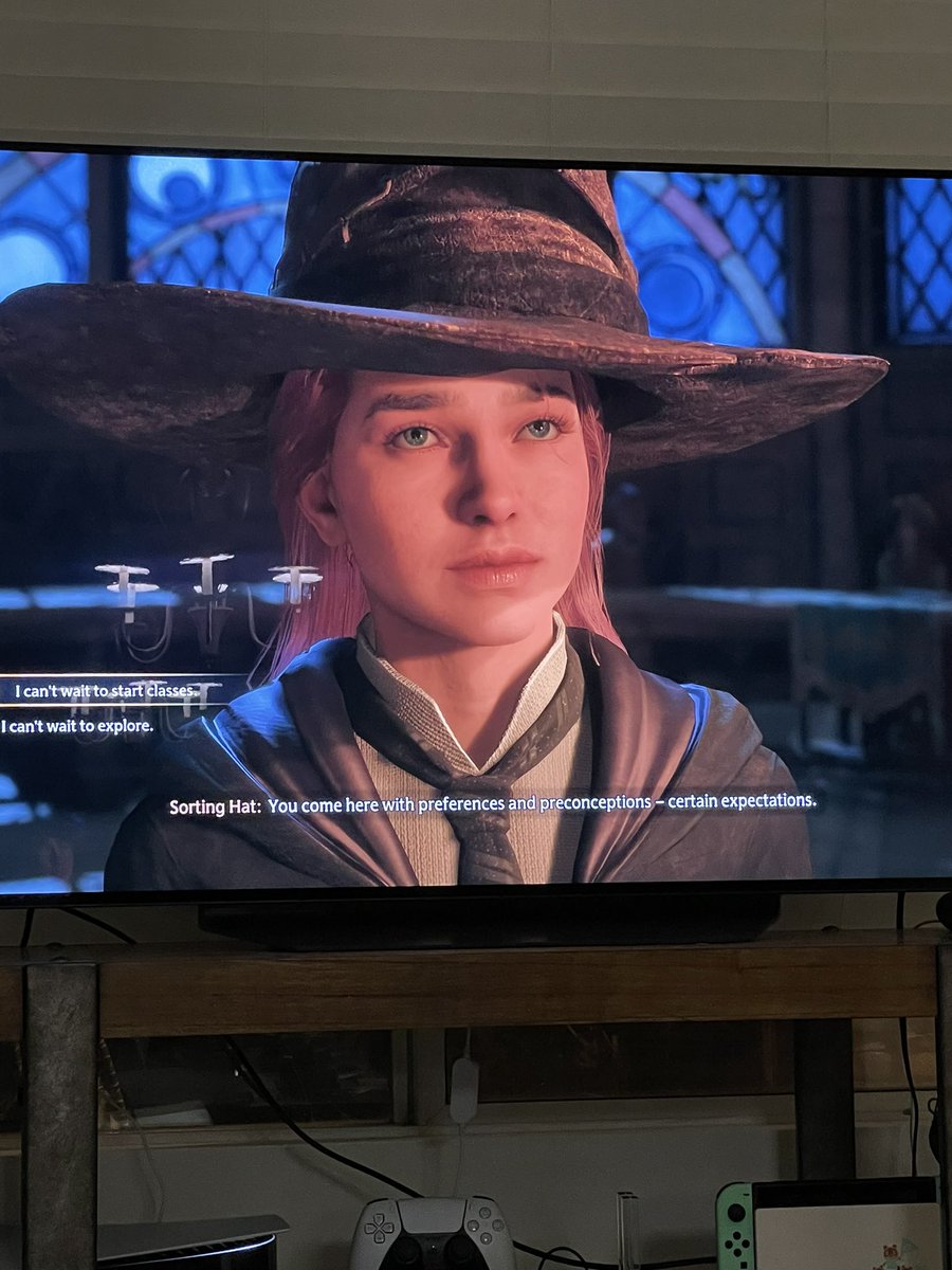 crystalsmonster's tweet photo. Excited to start my Hogwarts adventure! 🤩🤩🤩 https://t.co/hyjk6IUm96