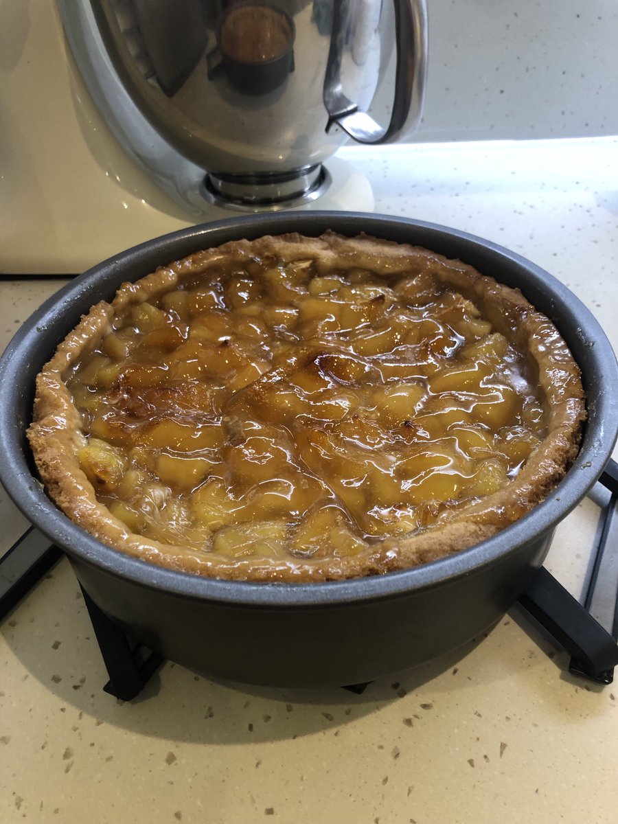 ⁦⁩ German Cider Cake fresh from the oven. Smells wonderful. Thanks for posting recipe ⁦⁦⁦<a href="/juergenthebread/">juergenthebread</a>⁩ 🍎
