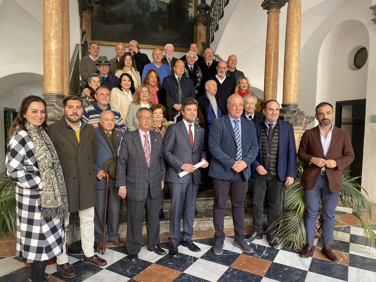 VOXCordobacapi's tweet photo. 🗣 @jimenayolanda: “Desde VOX trasladamos nuestra más sincera enhorabuena a Diario @cordoba por su nombramiento como cofrade de honor de la Cofradía Gastronómica del Rabo de Toro de Córdoba (@rabodetoro2016). Nuestra gastronomía es cultura, economía y tradición”. 

#CuidaLoTuyo https://t.co/y8FRUpao6d