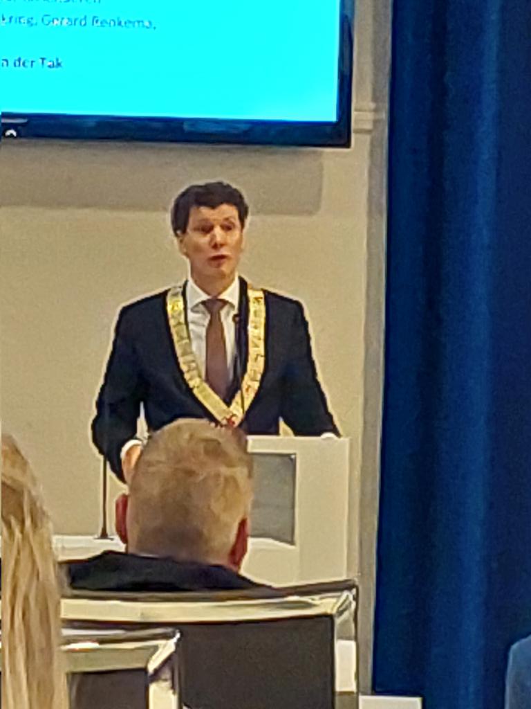 Beste <a href="/JaccovanderTak/">Jacco van der Tak</a>, mooi om namens Plaatselijk Belang Kootwijkerbroek bij de beëdiging te mogen zijn! Ik wens je met je gezin een goede tijd toe en hoop je snel in ons mooie dorp te verwelkomen!