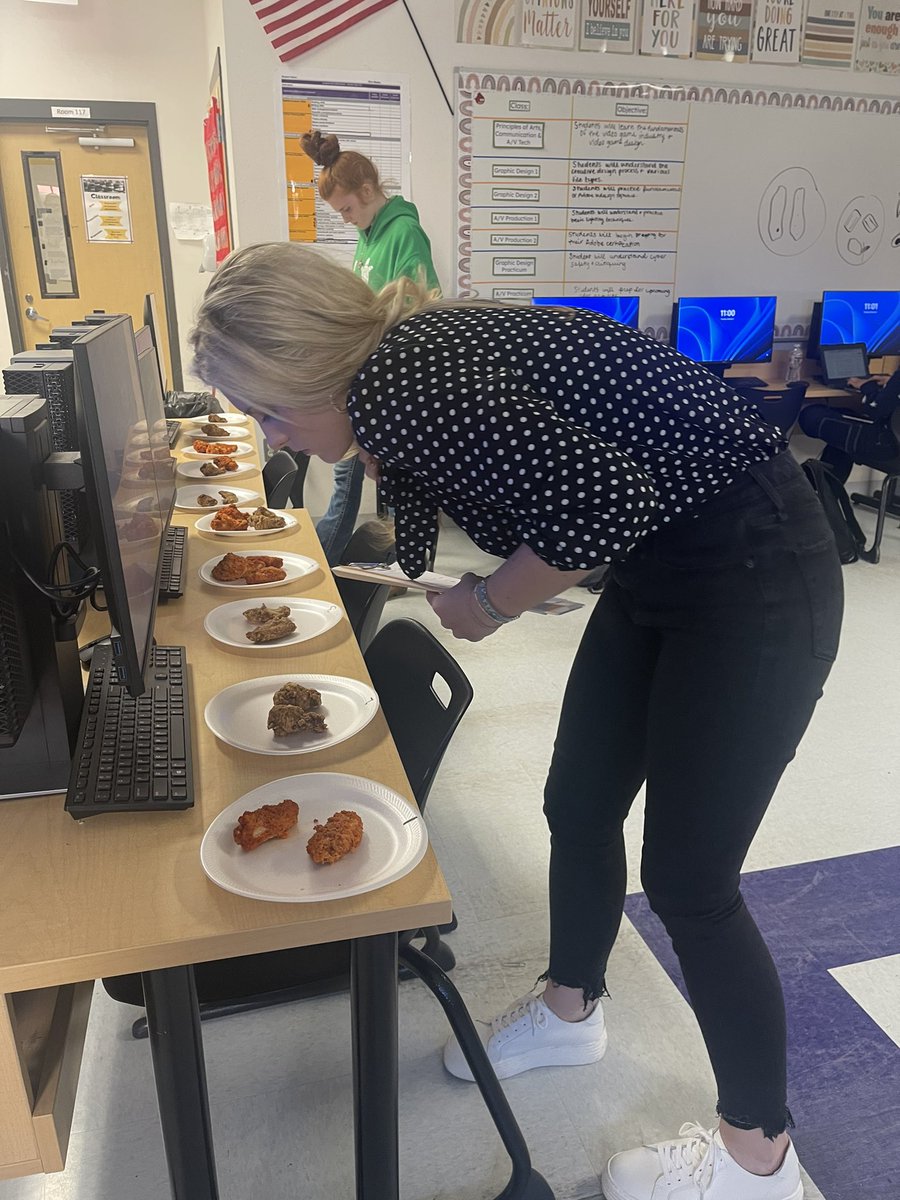 bobliris's tweet photo. Poultry Judging Practices are in full swing! 🐓🍗Guys vs Girls! Who’s gonna win?! @MFISDCTE @MarbleFallsFFA https://t.co/J01nWVLUNB
