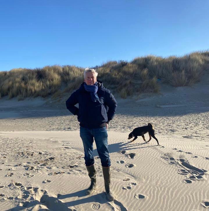 Achter de duinen van Schouwen slapen we goed. Toch is veiligheid geen vanzelfsprekendheid. Iedere inwoner moet aan de bak om onze Delta veilig en leefbaar te houden.

#WelkeDijkBeschermtJou #MijnDijkOnsLand #WSHD #Klimaat #water #HWBP #waterschap #RWS
