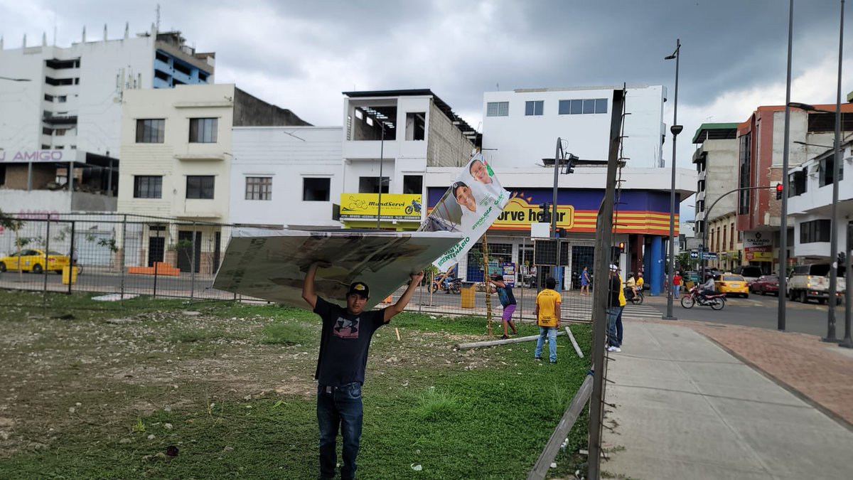 ¡Por un Portoviejo limpio!

Cumpliendo con nuestro deber cívico y democrático y siendo responsables con Portoviejo, hemos decidido desde ya comenzar a retirar toda la propaganda electoral.