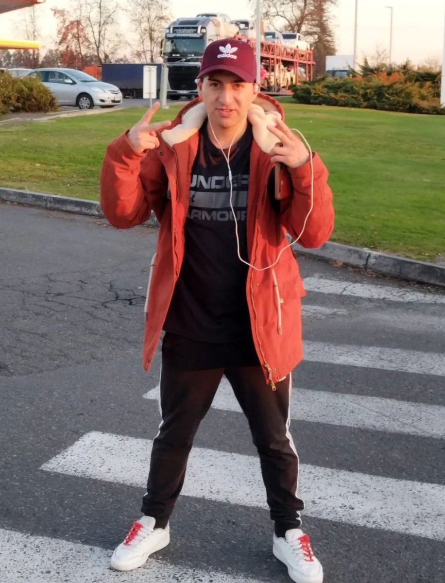 Seba29975872's tweet photo. Hoola puerto montt https://t.co/zkRrTrtCpy