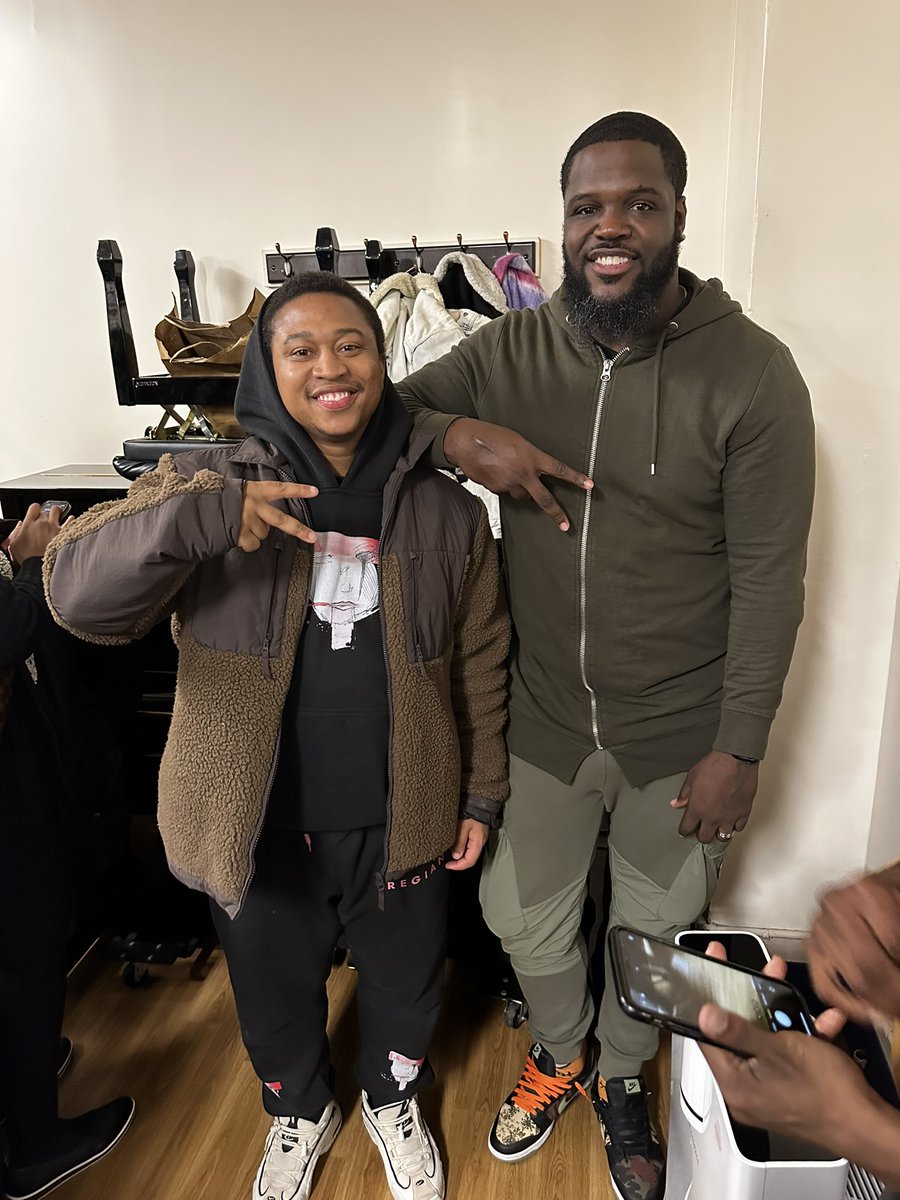 SL__Senpai's tweet photo. First time taking acting classes and look who I bump into 🙏🏿🙏🏿…Got some gems from @theshiggyshow appreciate the talk coach, lastly thanks to @marcusbankscomedy for putting the puzzle together for me always grateful #ActingCoach #SlavyLogic #Explore #MillionDollarSmile https://t.co/ql4vohaPt8
