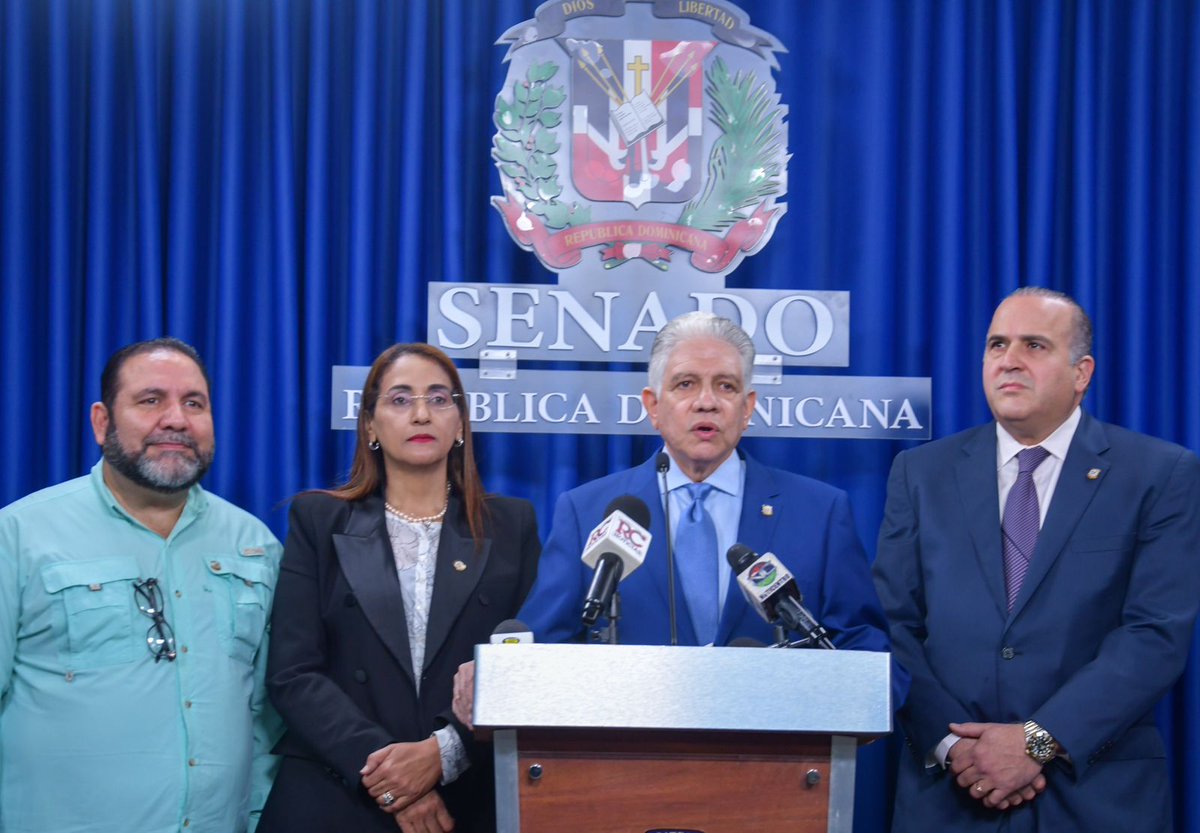 Atención 🇩🇴
NADA QUE TEMER !!!
El Proyecto de Ley Integral Sobre Trata de Personas, Explotación y Tráfico Ilícito de Migrantes . Será modificado y adaptado a la realidad Migratoria Dominicana.El interés patriótico y Nacional son mayoritarios en el Congreso y el Palacio Nacional .