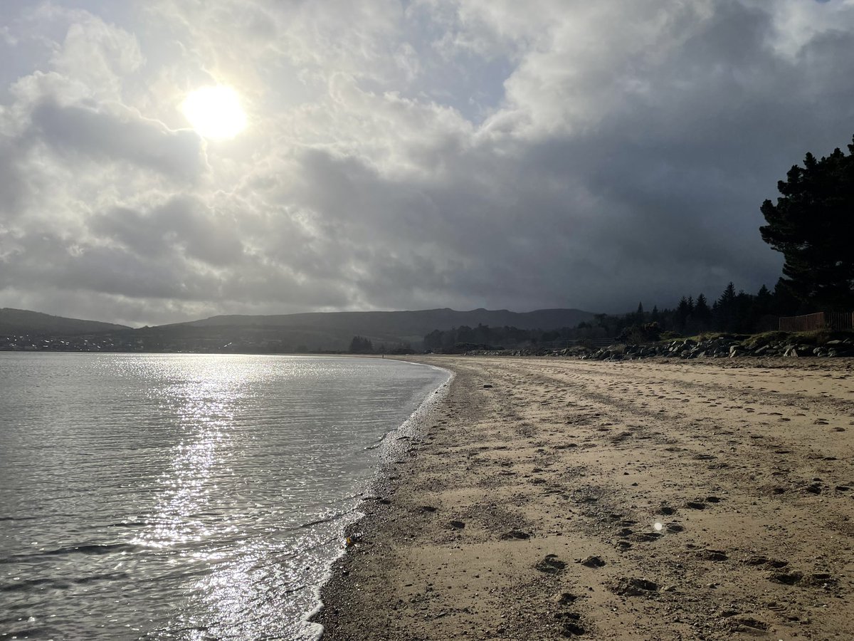 vivienne7's tweet image. A peaceful lunchtime dog walk today at #Brodick beach. It was warm in the ☀️ yay!