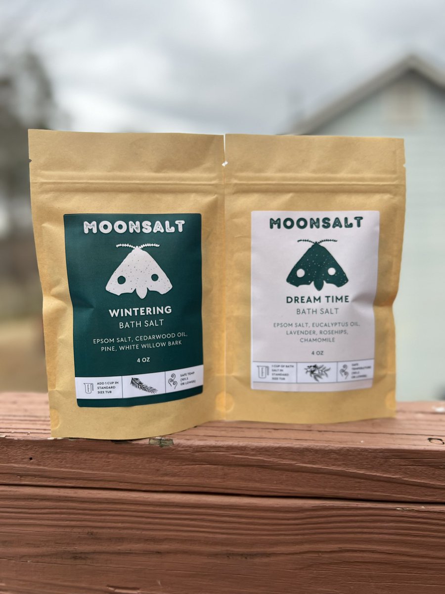 redfawnherbal's tweet image. The bath salts are here and they’ve got us like 👀➡️🌲🌹🌬️🌨️🛁🌼🧖🏾‍♂️

🌲”Wintering” is taking us to a snowy forest of pine and willow and lifting our mood 💛

🌛🥀”Dream Time” hydrates your skin and prepares you to drift into the deep rest.

#bathsalt #herbal #organic #sustainable