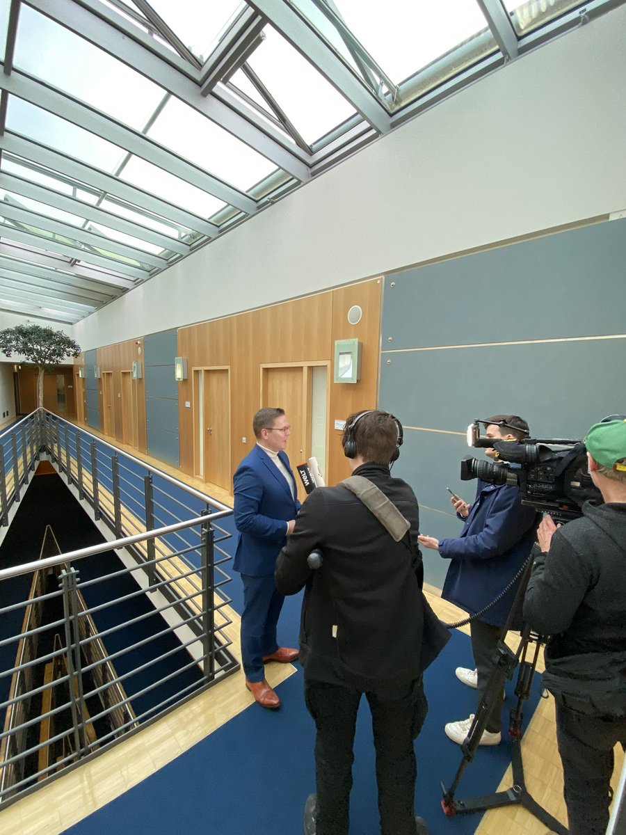 Ein wichtiger erster Schritt, um bei #Impfschäden &amp; #PostVac mehr Licht ins Dunkle zu bringen: Unser heutiger Post-Vac-Gipfel im #Bundestag gemeinsam mit @SandraKhalatba1. (1/2)