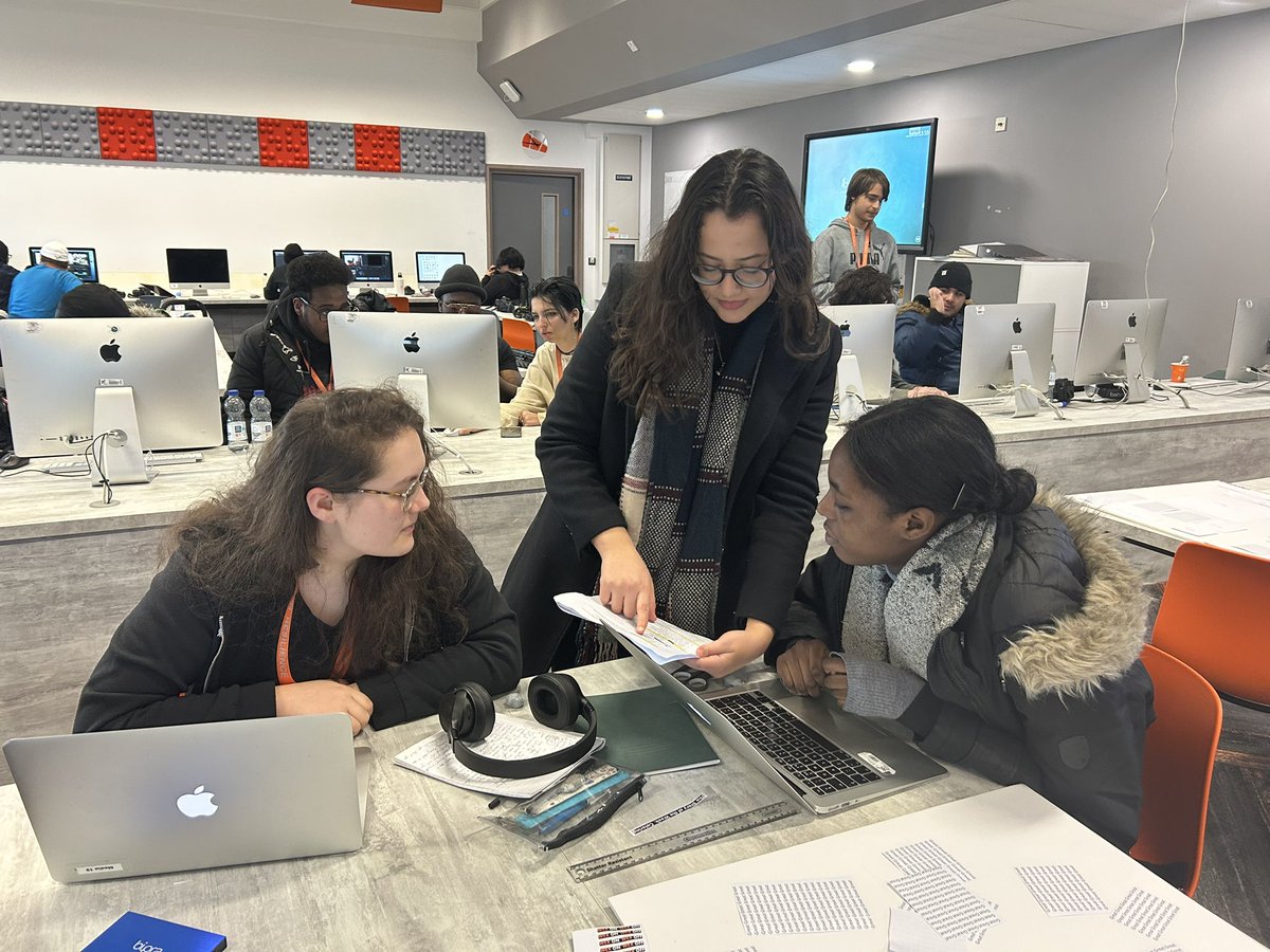 Haringey6thForm's tweet image. As part of #TeamHaringey6 #Creatives #WorkExperienceWeek we had our very own #H6Alumni come in and support current students as she now works for @ForusFilms who we work with regularly  so amazing to see the full circle - we are #H6Proud of you Milena #MoreThanACollege