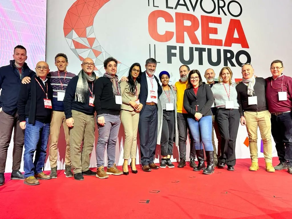 FlaiFrLt's tweet photo. Il Compagno Giovanni Mininni eletto #segretariogenerale Flai-Cgil Nazionale! 

"Abbiamo bisogno di grandi idee, di grandi sogni, ma soprattutto di scaldarci il cuore! "✊🏽🏳️‍🌈

#flaicgil https://t.co/iEYJmrkYYO
