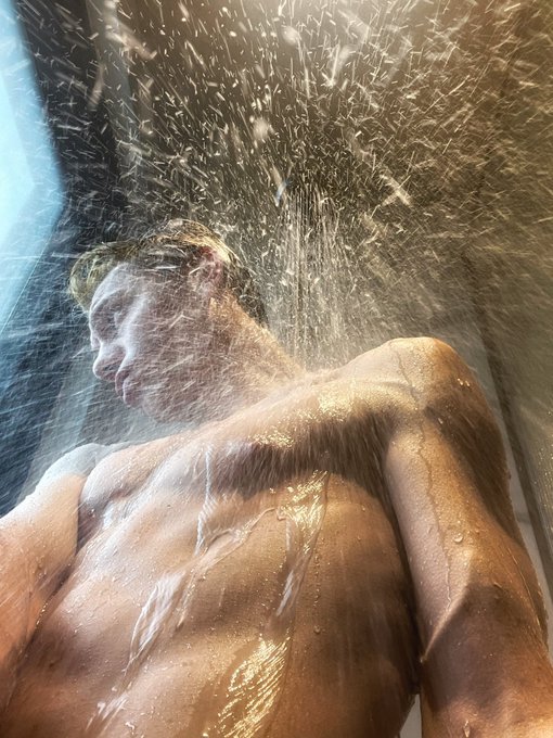 Do you ever feel like a plastic bag???? Do you???? https://t.co/4wwyOI1VX4