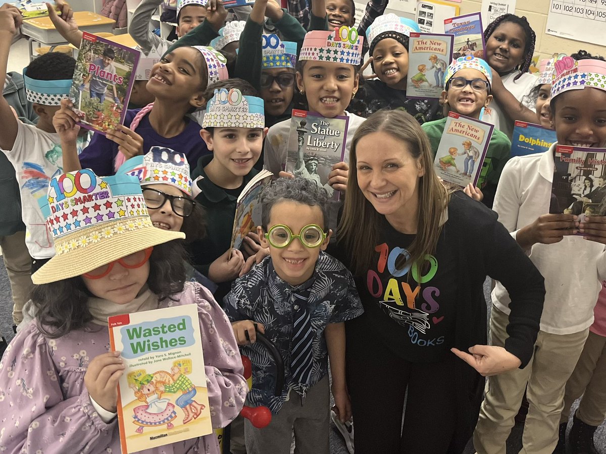 100 Days in THE BOOKS 📚 100 Days SMARTER ❤️ @AmerigoSchool @AAA2ndgrade213 @Chantidom94 @Scholastic @LBpublicschools #100thdayofschool #reading #Lbtogetherwecan