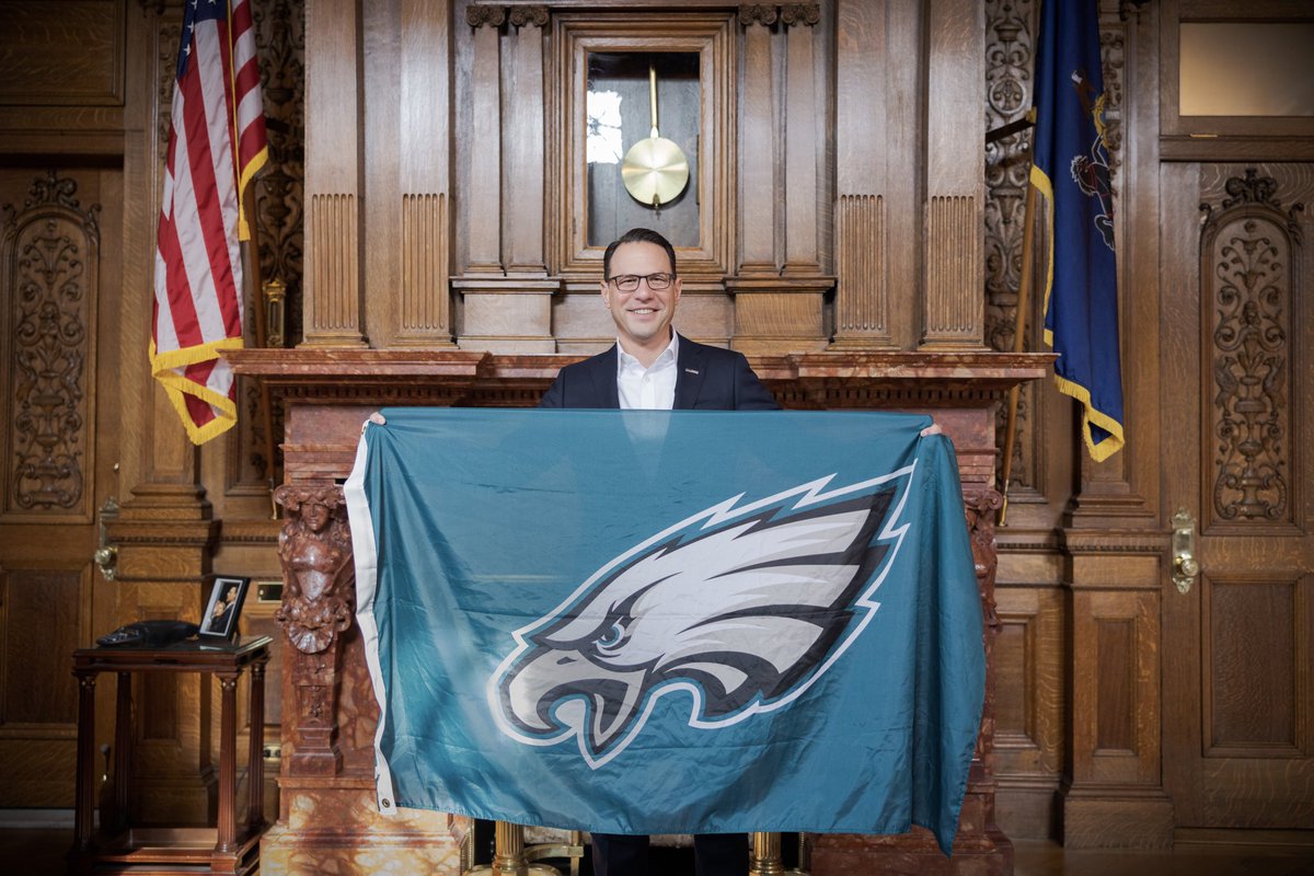 Looking forward to exchanging flags with @GovParsonMO in Arizona this weekend. Especially looking forward to seeing the @Eagles flag hanging in the Missouri Capitol when the Birds win on Sunday. #FlyEaglesFly 🦅