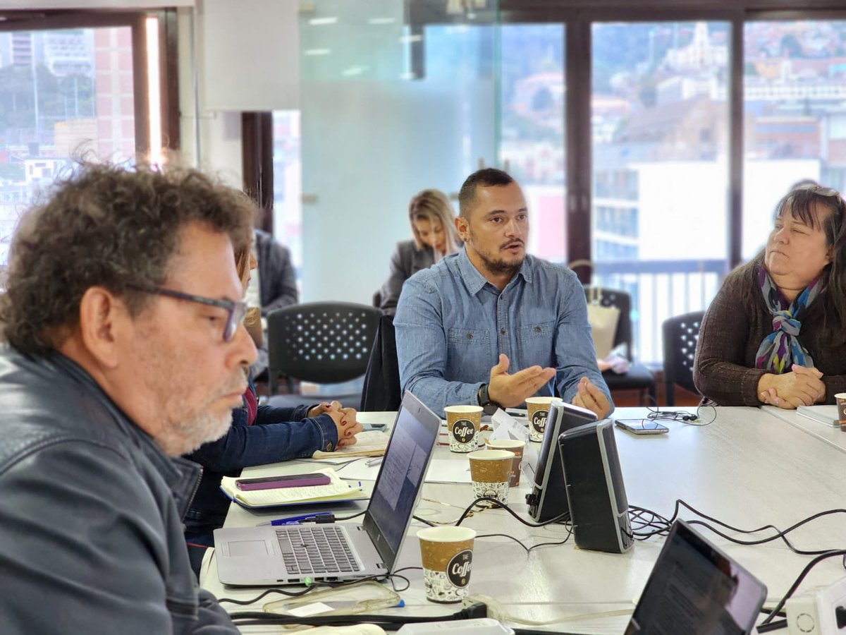 ARNColombia's tweet photo. “ Desde Ecomun reiteramos la urgencia de la garantía de la sostenibilidad económica basada en tres puntos: Asistencia Técnica, Acceso a Tierras y la implementación un nuevo modelo de asistencia que supere al asistencialista” Juan Camilo Londoño Ramírez invitado de @EcomunCo 🕊 https://t.co/nejIphf1U8