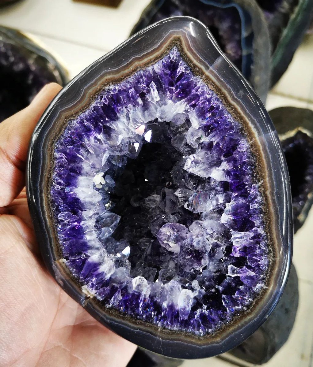 GeologyTime's tweet photo. Beautiful natural polished amethyst/quartz geode, Uruguay. 

Photo: Le Stage Minerals 

#minerals #crystals https://t.co/5Xd7CFANfa