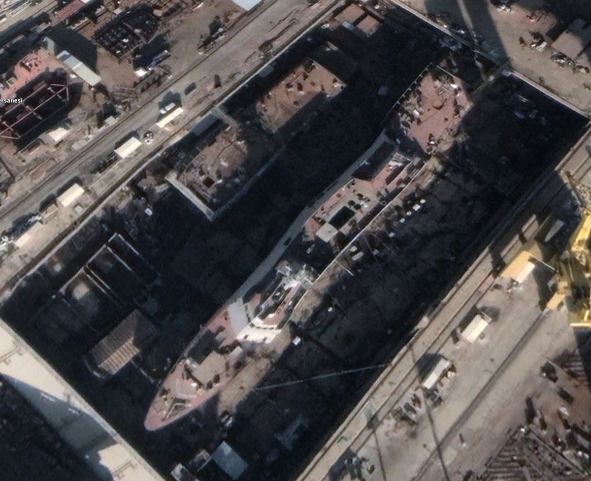 PakDefTeam's tweet photo. Two of the #BaburClass Corvettes under construction in #Istanbul Pennant No. F280 #PNSBabur (L) and F282 #PNSKhyber (R) which is in the dry doc 
@CovertShores @Twi77zler https://t.co/RdQLT7FWQ3