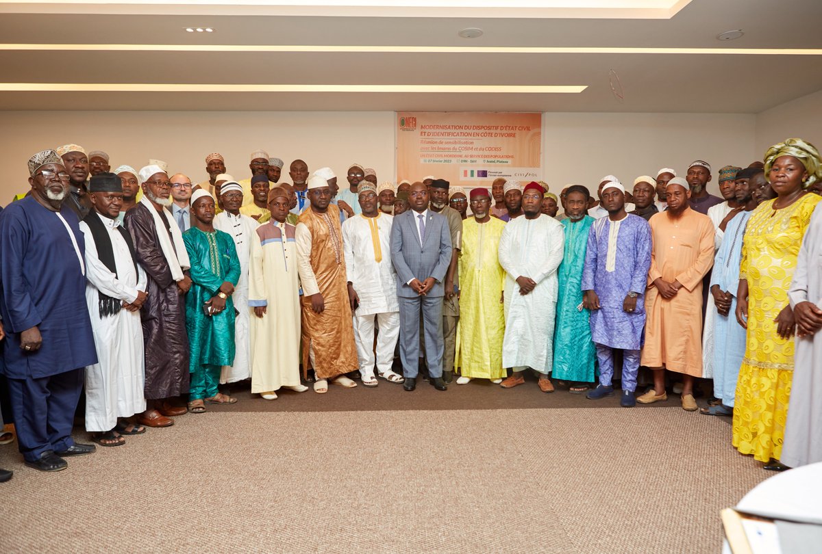 Oneci_ci's tweet photo. #ONECI | Le 7 février 2023, s’est tenue une réunion de sensibilisation sur la modernisation du dispositif de l’état civil au profit des imams du #COSIM et du @CODISSNational.
Retour en images sur cette rencontre.
#Civ #UnionEuropéenne #Civipol
#SNECI #RNPP #NNI #Etat_Civil https://t.co/9UhXJaVah7